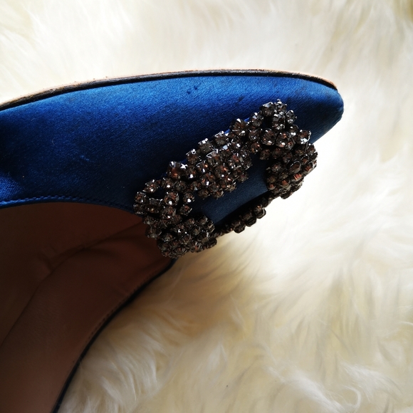 Signiture Manolo Blaknik Hangisi 105mm Satin pumps - Picture 8 of 11